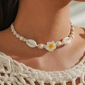 🌺 Luxe Hawaiian Shell Choker – Island-Inspired Necklace with Flower